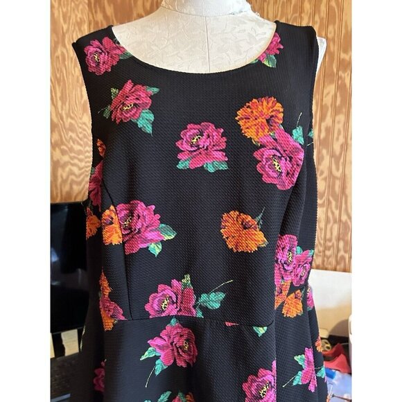 TORRID Women's 2 (2X) Floral Hi-low Ponte Peplum Sleeveless Floral Top Black - Picture 5 of 11